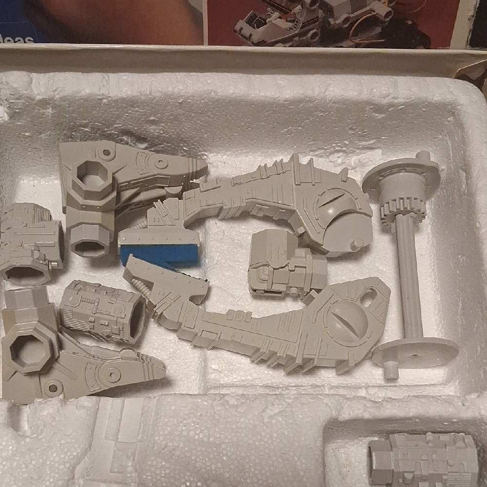 1984 Robotix Series R-1000 Motorized Building System *Incomplete* - Picture 7 of 14